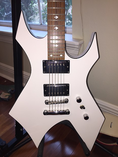 B.C. Rich Warlock Revenge White with Black Binding