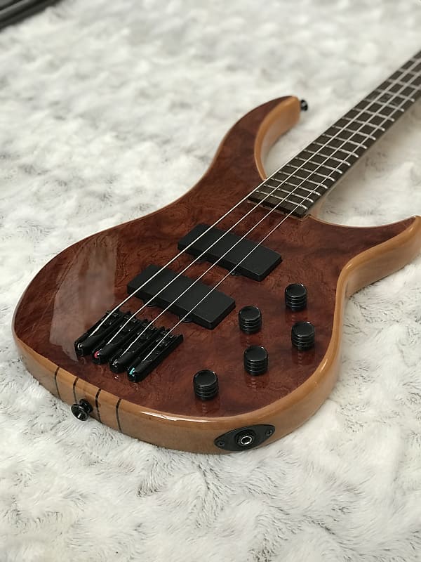 Peavey Cirrus 4 Bxp Bubinga Top W Mahogany Body Reverb