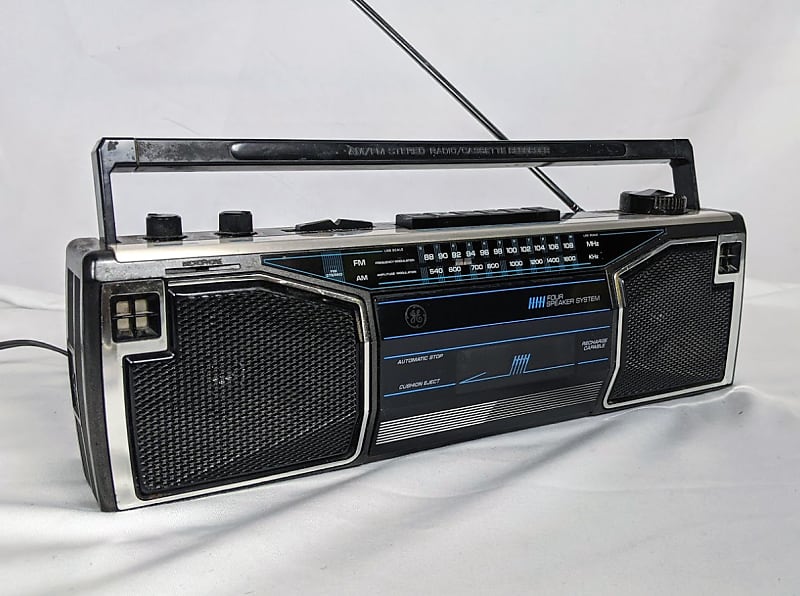 Vintage General Electric hotsell GE 3-5623A Black Boombox AM/FM Stereo W/ Headphone Jack