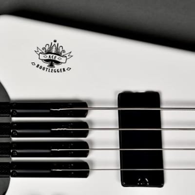 BootLegger Guitar Ace  Headless Bass White 7.8 Pounds White Stiletto Case &  Flask image 9