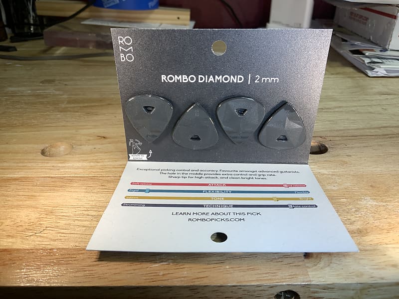 Rombo Diamond Graphite black 4 Pick Pack image 1