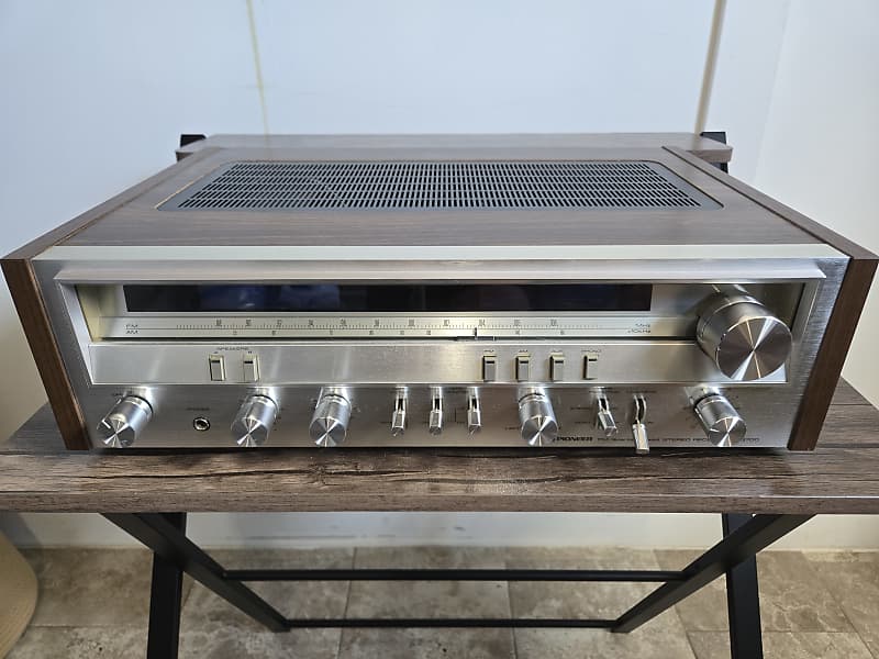 Pioneer SX-3700 45-Watt Stereo Solid-State Receiver 1980 - 1981 - Silver  			
