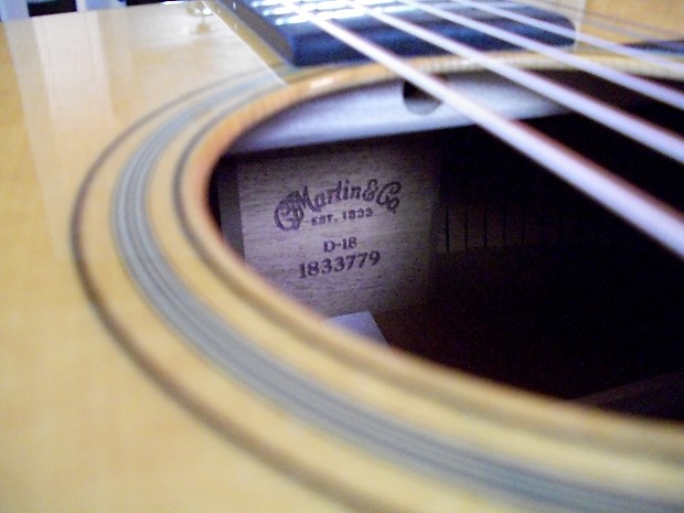 Electric guitar with low top action and thin neck