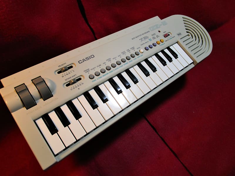 Casio GZ-5 Small MIDI Master Keyboard with integrated sound and speaker  comes with original box