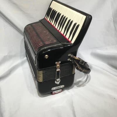 Rebuilt and tuned 1940's 60 Bass Italian accordion image 2