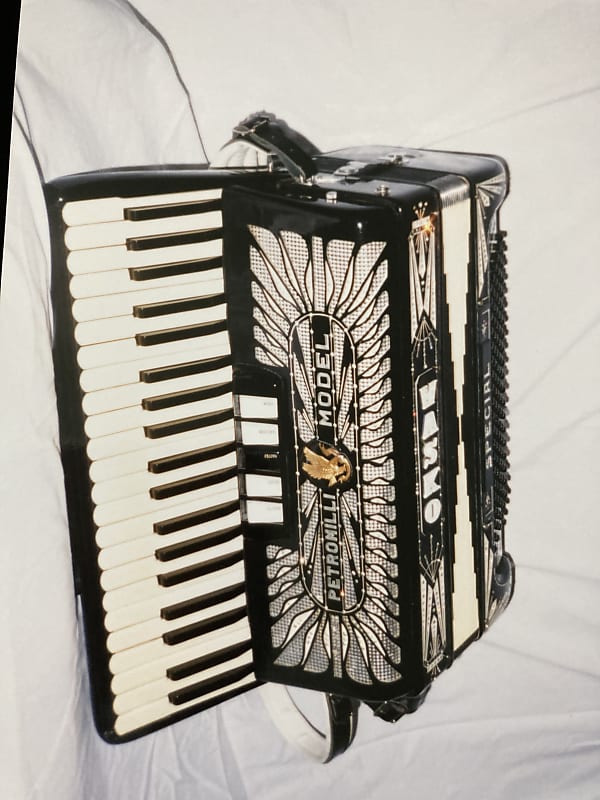 Petromilli accordion store