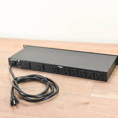 Furman M-8Dx 9-Outlet Power Conditioner CG001YW image 5