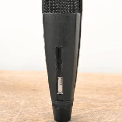 Sennheiser MD 421-II Cardioid Dynamic Microphone CG01H8Y image 9