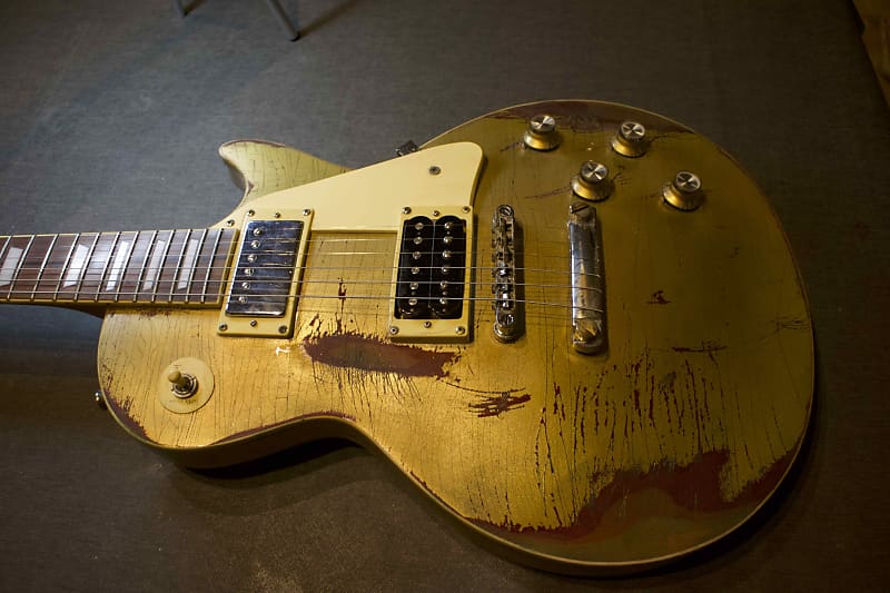 Les Paul Gold top with heavy relic This is gold all over