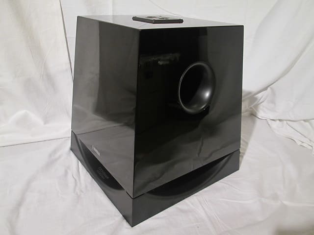 YAMAHA NS-SW700 (BP) powered sub woofer USED