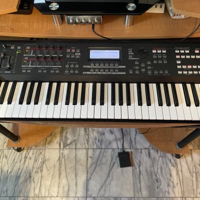 Yamaha MOXF 6 Production Synthesizer