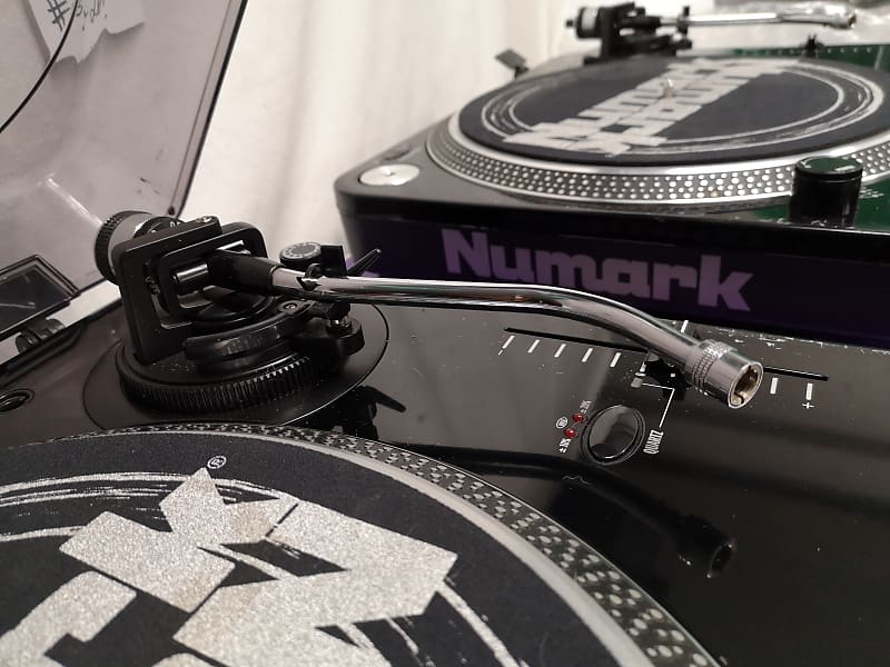 Numark TT-100 Direct Drive Turntable Pair With Dustcovers