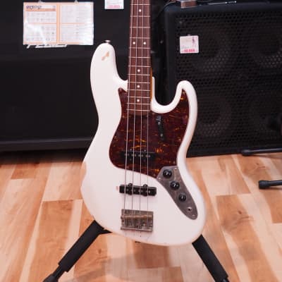 Squier Classic Vibe '60s Jazz Bass with Rosewood Fretboard image 2