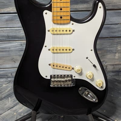 【美品】Squier Stratcaster Standard BLK Sケース Squier Standard Stratocaster - Black Metallic | Sweetwater