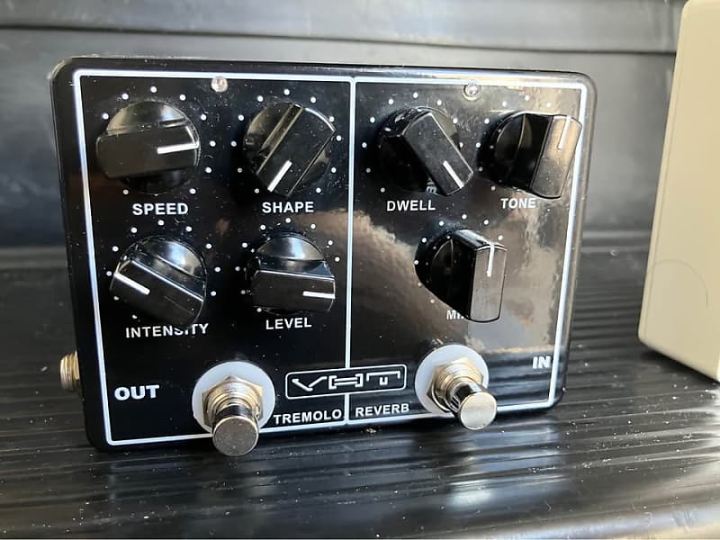 VHT AV-MV1 Melo-Verb Tremolo and Reverb Pedal | Reverb