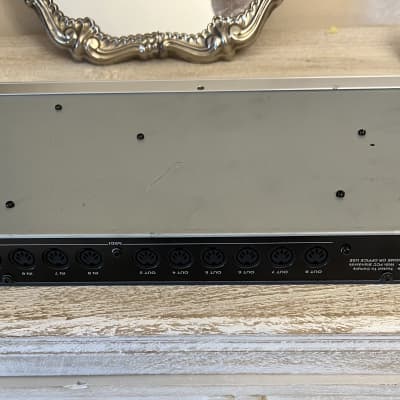 Edirol UM-880 - 8in/8out USB Midi Interface/Midi Patcher 2000s - Silver image 4