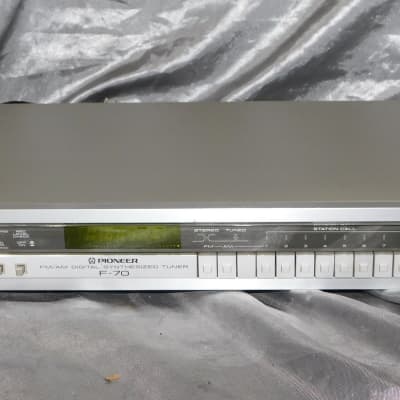 Pioneer F-70 am fm stereo tuner radio image 1