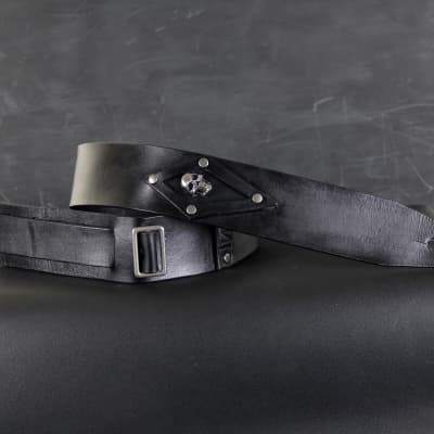 Gibson GV99 Historic Reissue Leather Guitar Strap from a Les Paul