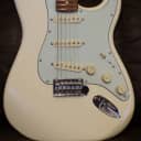 Fender Vintera early 20s - Olympic White with Mint Green pickguard
