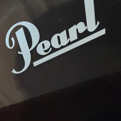 Pearl Roadshow  Black And White image 2