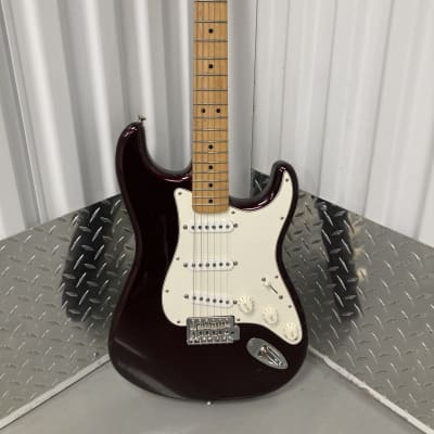 Fender Standard Stratocaster with Maple Fretboard 2009 burgundy  electric guitar - Midnight Wine image 4