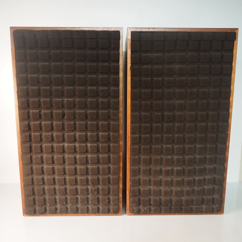 Marantz shop floor speakers