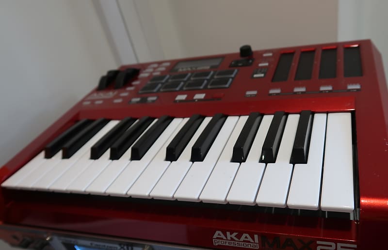 Akai MAX25 MIDI Keyboard image 1