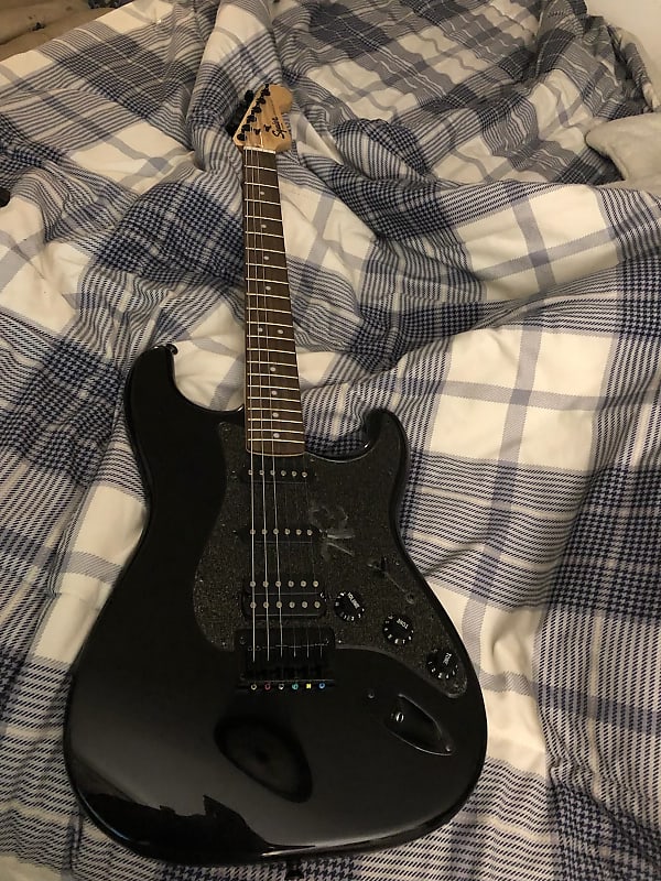 Squier Bullet HSS Stratocaster ブラック　美品 Squier Bullet Stratocaster HSS Hardtail Limited-Edition
