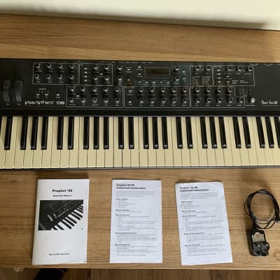 Dave Smith Instruments Prophet 08 PE 61-Key 8-Voice Polyphonic Synthesizer 2009 - 2015 - Black with Wood Sides