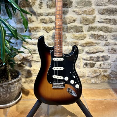 Fender Deluxe Stratocaster 2018 - 2-Color Sunburst for sale