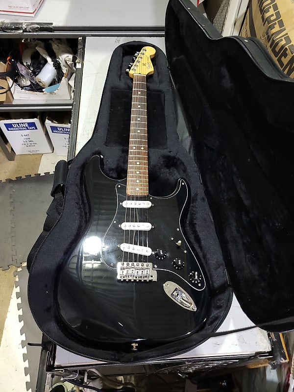 Fender Standard Stratocaster With Rosewood Fretboard 2004 