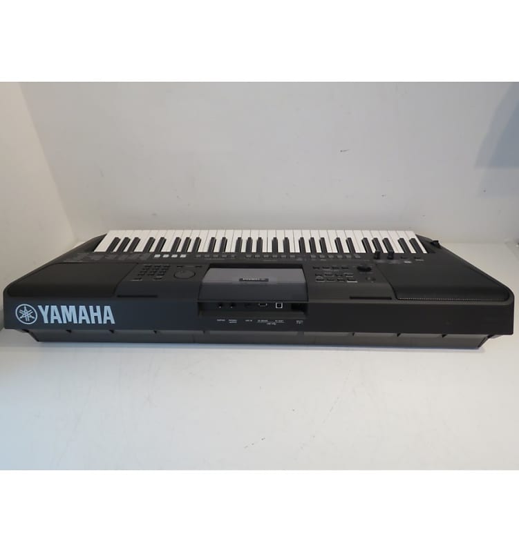Yamaha PSR-E463 61 Key Portable Keyboard New in Box/Unused Yamaha PSR-E463 61 Key Portable Keyboard New in Box/Unused