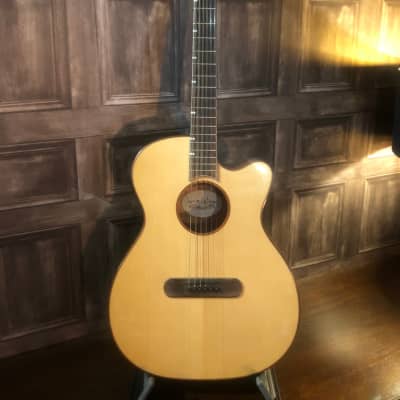 James Neligan LIS-MJCFI Lismore Series Mini-Jumbo Electro-Acoustic Guitar - Pre-Owned for sale