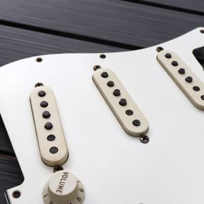 Fender Stratocaster Loaded pickguard ABBY - FAT50s - With certificate image 2