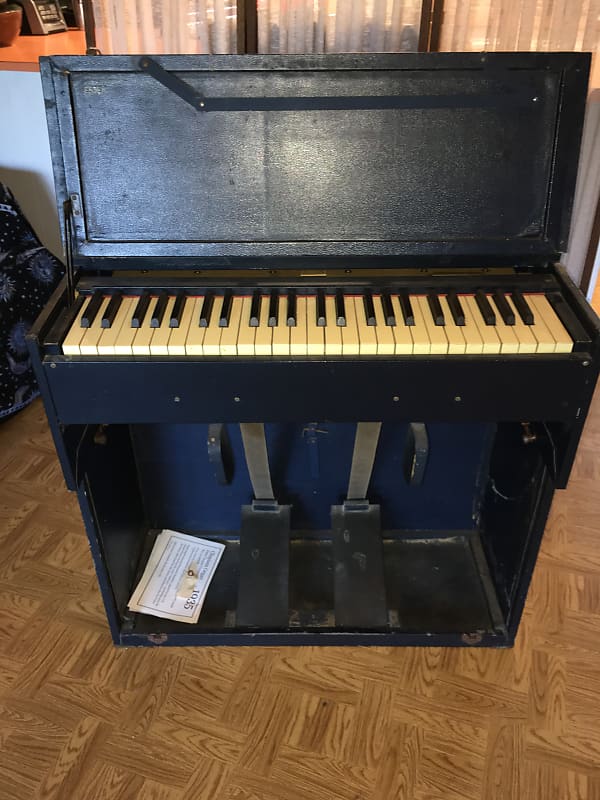 Estey chaplain/pump organ Reverb