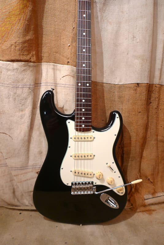 ギター Fender ST62-DMC Fender Japan ST62-DMC OCR Stratocaster Old Candy Apple Red