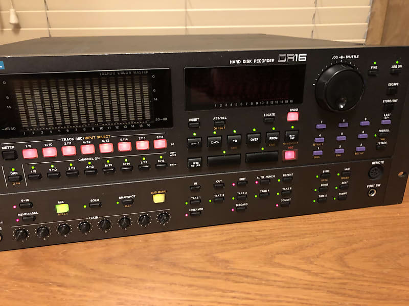 AKAI DR16 中古品 Akai DR16 16-track Digital Hard Disk Recorder with MIDI
