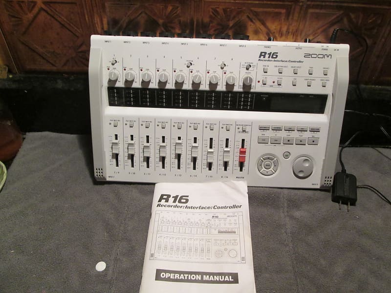 Zoom R16 USB Audio Interface / Digital Multitrack Recorder / Reverb