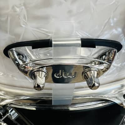 Used DW Performance 6.5x14 Snare Drum (White Marine) image 4