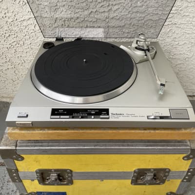 Vintage Technics SL-QX300  Stereo Turntable 1982 image 1