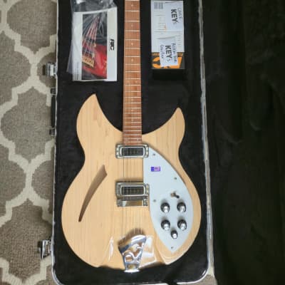 Rickenbacker 330 Jetglo 2009製 Rickenbacker Model 330 Jetglo 2009 Electric Guitar Used Free