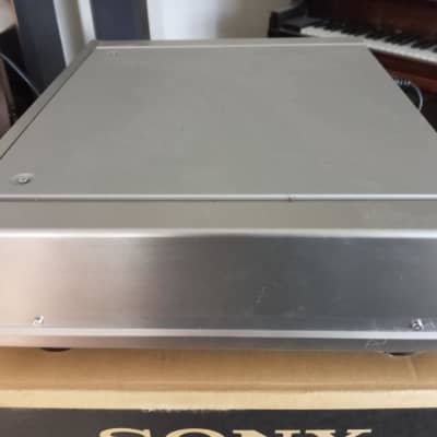 Sony SCD XA9000ES SACD player in excellent condition -S 2000's image 3