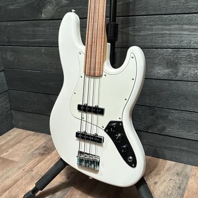 Fender Player Jazz Bass Fretless 4 String White Electric Bass Guitar image 3