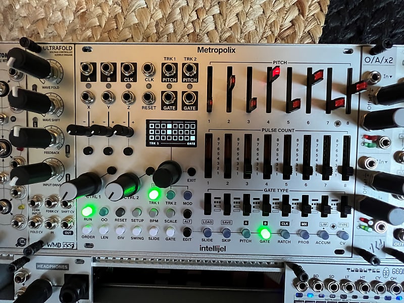 Intellijel Designs / Metropolis