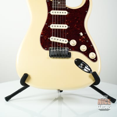 Fender American Deluxe Stratocaster with Rosewood Fretboard and SS frets 2009 Olympic Pearl image 3