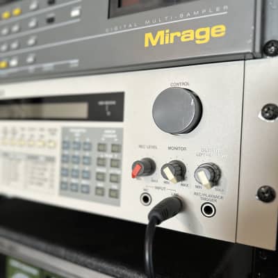 Akai S950 MIDI Digital Sampler w/ Disks
