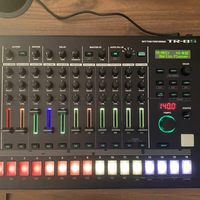 Roland TR-8S AIRA Rhythm Performer with Sample Playback 2018