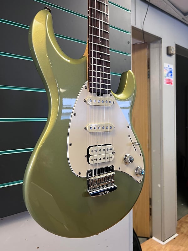 Music Man Silhouette Special HSS Hardtail Pelham Green 2001 Music Man Silhouette Special HSS Hardtail Pelham Green 2001