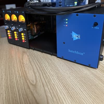 API 312 500 Preamps (3) + Lunchbox image 3