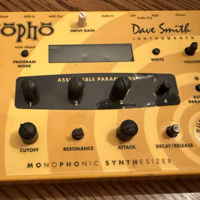 Dave Smith Instruments Mopho Desktop Monophonic Synthesizer 2008 - 2016 - Yellow